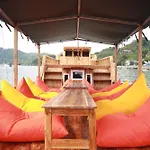 Komodo 2 Day 1 Night